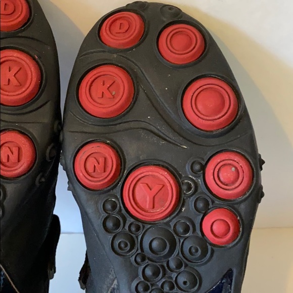 DKNY Sneaker - Picture 7 of 10